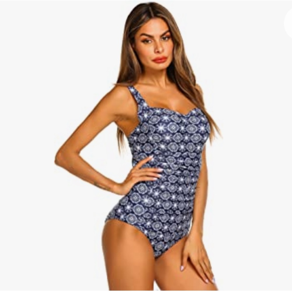 NWOT never worn Swimsuit. Removable molded cups, adjustable straps.